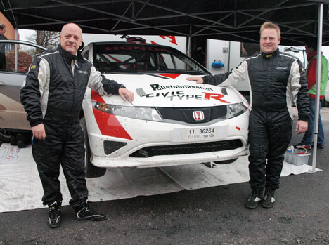Martin Knudsen (t.h.) og Søren Kjær er klar til en fuld DM-sæson 2010 i deres Honda Civic Type R